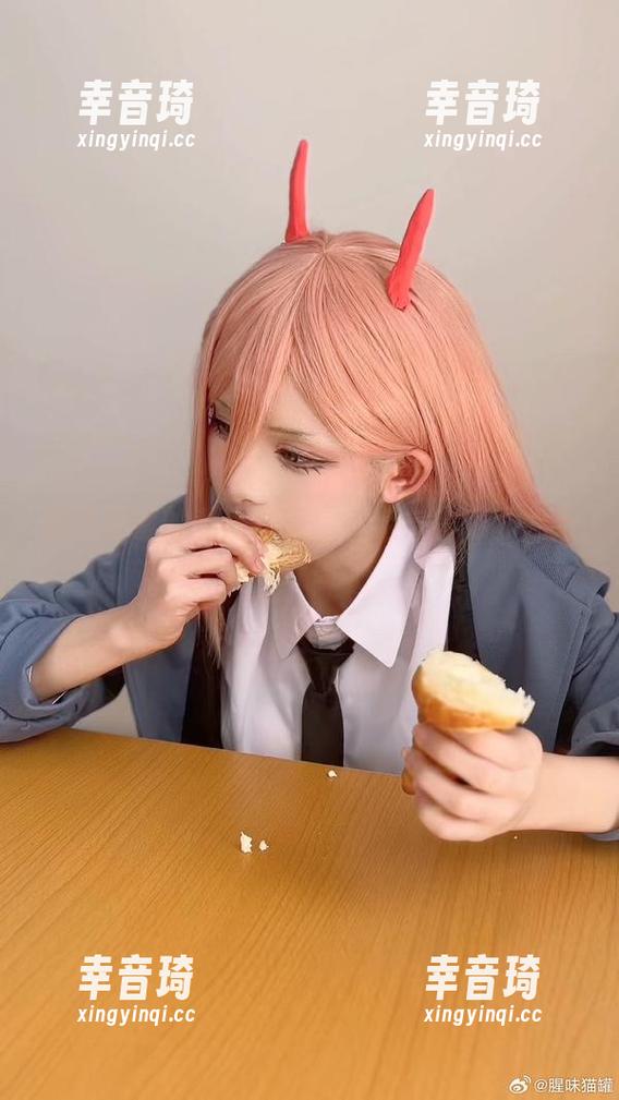 腥味猫罐的私房写真：美足与猫咪异想天开！