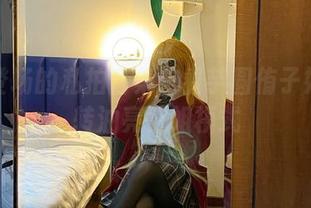 闪亮登场的私拍合集：看芋圆侑子如何玩转油亮空姐模式