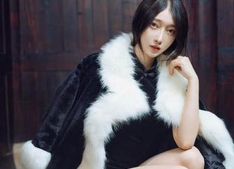 花漾show – 我在尤妮丝egg的作品集中游荡，翻到这张原图，心里竟然有点小雀跃，像是奔放的天使下凡。