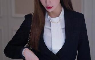 花漾show – 这就下载梦心月的水手服图包，充分发挥你的小宇宙！