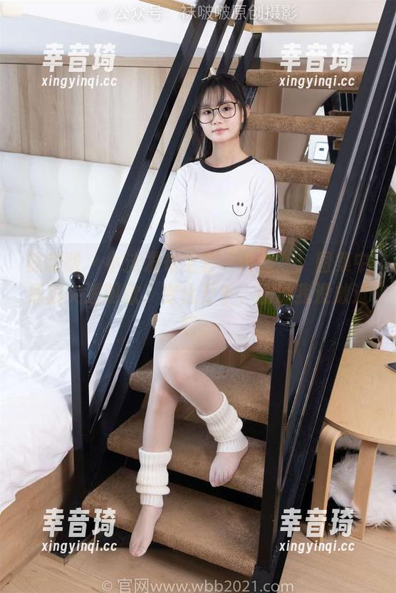 袜啵啵 - 小沫发布全套“肉丝”：图集中那脚尖透明款，变化万千，别说我没放过眼。