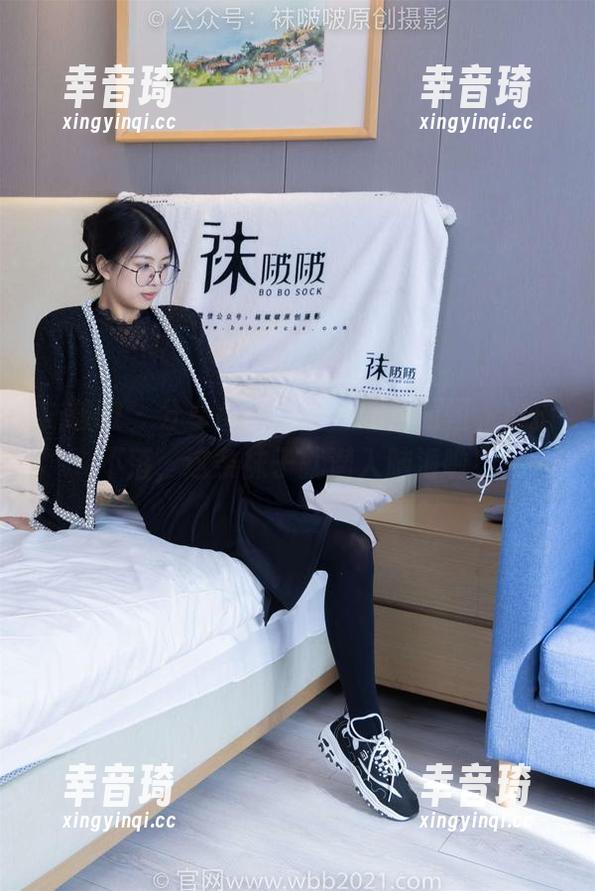 袜啵啵 - 分享小甜豆白渔网袜原图，戒指不落，这条袜子就潜入脑海啦！