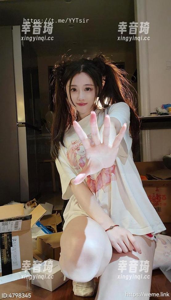 微密圈 - 最新图库里的酒红色，其实是浓厚的情绪呀，轩子巨2兔总是让我多看一眼。