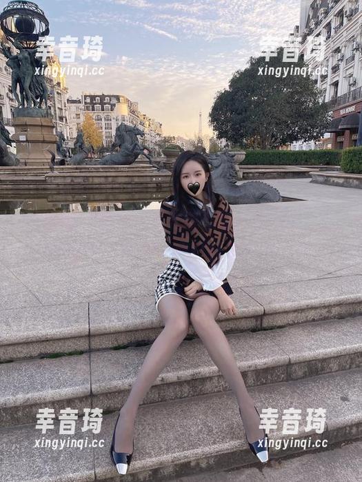微密圈 - 软妹小九九带你玩黑色柳丁，免费的图包太香了，我已经准备好自取！
