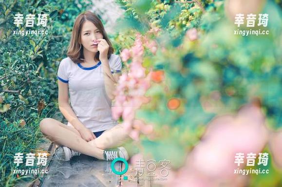 青豆客-晓艾fafa 青豆客 - 晓艾fafa的高清礼服秀,分享她如何把镜头变成舞台!