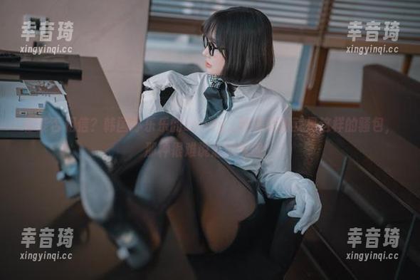 你能否相信？韩国孙乐乐的Loozy_硬核原图就是这样的骚包，那种很难说清的气息！