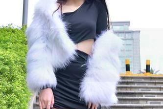 魔镜街拍 – 婷婷的黑丝美腿合集：白色吊带呼之欲出，有点压抑的期待