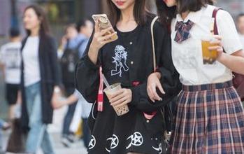 魔镜街拍 – 艾小青旗袍街拍图包分享，要不要做个风格总评？