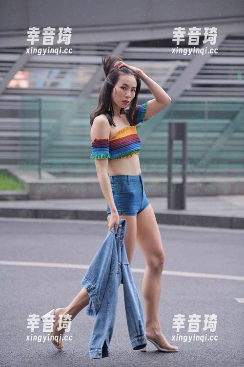 魔镜街拍-芝芝 魔镜街拍 - 蓝色泳衣里的芝芝让人想起清晨的第一缕光,最新图册放松了一下思绪。