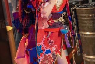 这最新的黏黏团子兔校服写真，难道我也该试试这种“清纯”风？