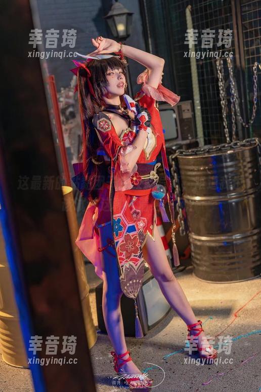 这最新的黏黏团子兔校服写真，难道我也该试试这种“清纯”风？